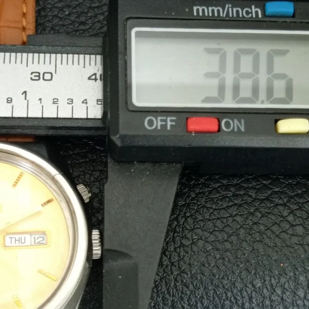 Vintage 1982 Ricoh Automatic Mens Silver Watch W/daydate & Red accents